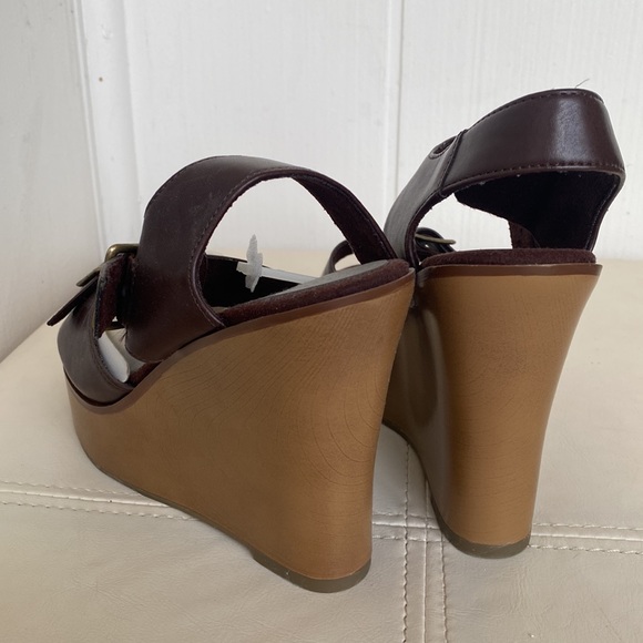 Sandals - Picture 4 of 5